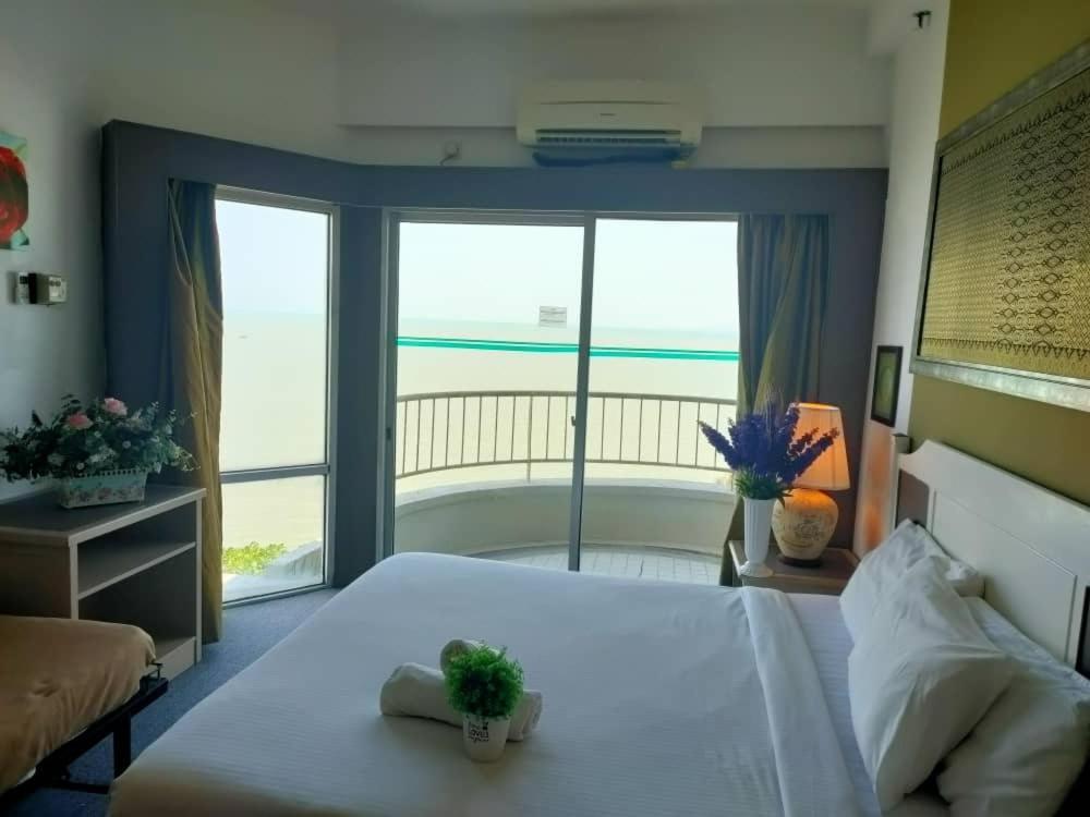 Beachfront Full Sea Penang Tanjung Bungah (Penang) Exterior foto
